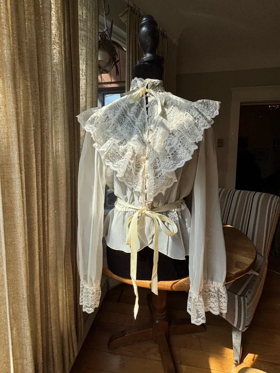 Vintage Victorian-Inspired Blouse - Picture 9 of 11